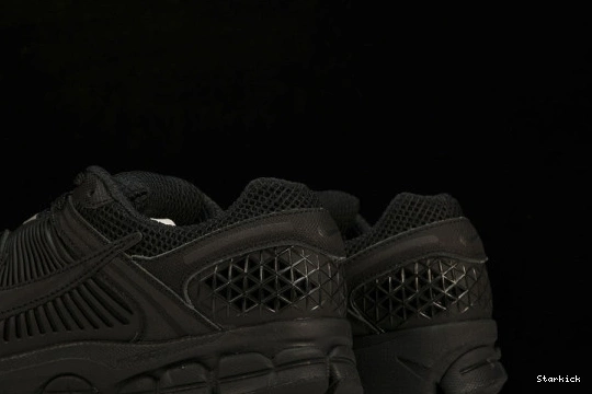 NIKE BV1358-003 Triple Black (2023) ZOOM VOMERO 5 0910